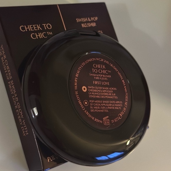 NEW Charlotte Tilbury CHEEK TO CHIC—FIRST LOVE Two-tone peach powder blusher - Picture 6 of 10